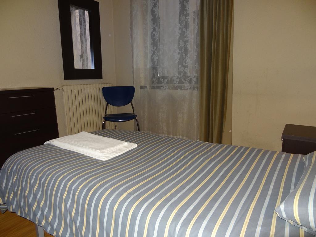 מלון אנדורה לה ולה Hostal Cal Forner חדר תמונה