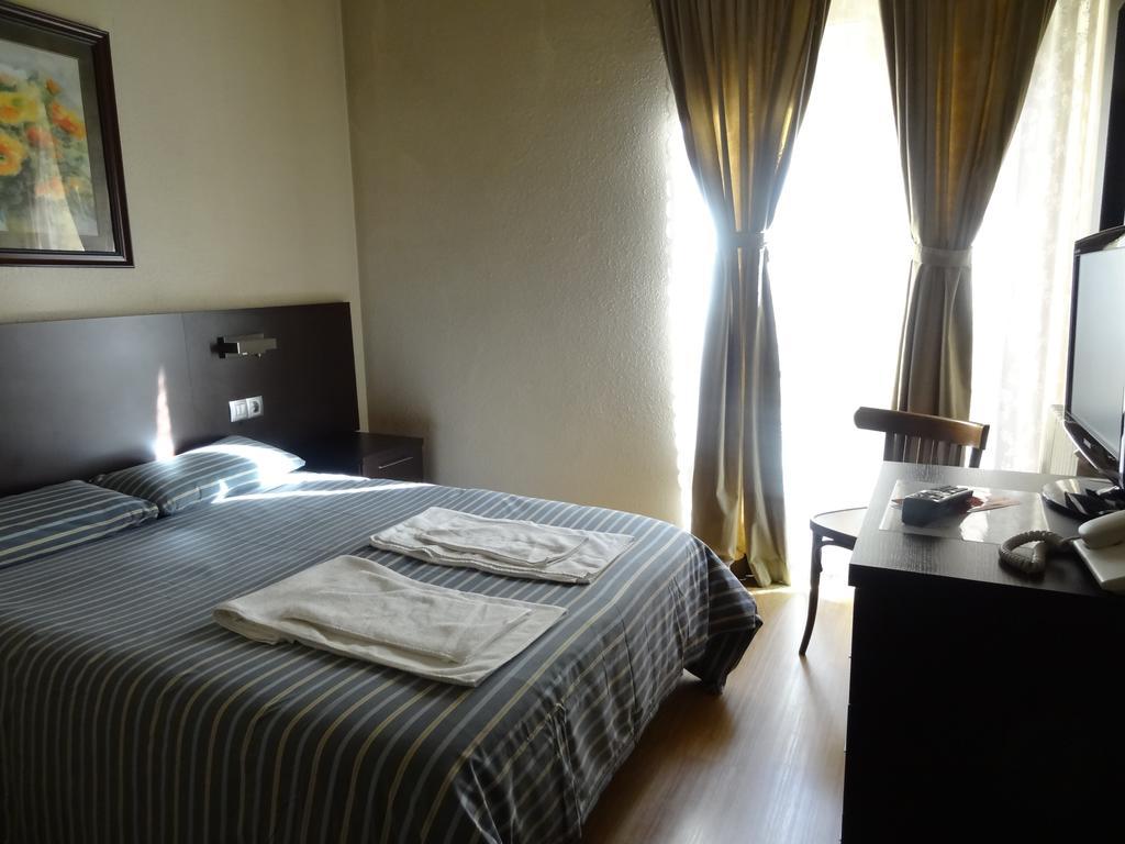 מלון אנדורה לה ולה Hostal Cal Forner מראה חיצוני תמונה